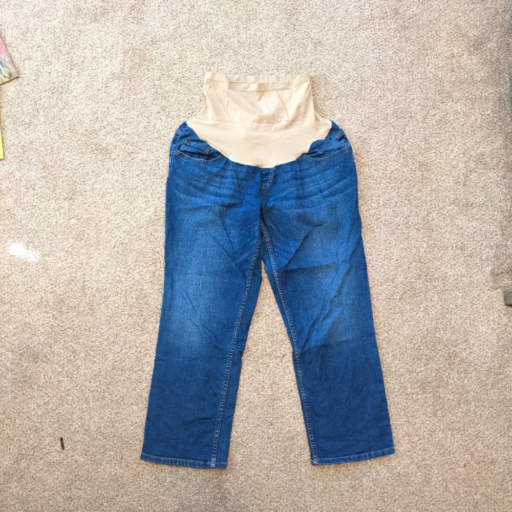 Maternity medium wash jean capris